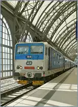 CD 371 002-7  Jozin  with an EC  to Praha in Dreden. 
22.09.2010