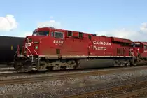 CP 8886 (ES44AC) at 14.09.2010 on Smith Falls, ON. 