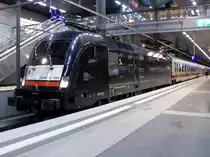 The 182 534-034 with EC 174 from Budapest to Hamburg-Altona, viewed in Berlin Central Station on January 1st 2011.