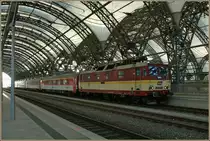 CD 371 005-0 with an EC in Dresden Main Station. 
22.09.2010  