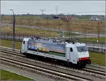 The TRAXX E 186 240 is running alone on the high speed track in Lage Zwaluwe on March 10th, 2011.
