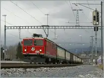 RhB Ge 4/4 I 605 with the  Walser Water  Cargo train in Untervaz-Trimmis. 
02.03.2009