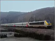 3020 is hauling the IR 117 Liers - Luxembourg City through Drauffelt on February 1st, 2011.
