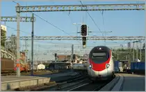 The EC 51 from Basel to Milan is arriving at Spiez. 
09.04.2011