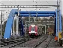 Z 2210 is crossing the new bridge in Ettelbr�ck on November 7th, 2010. 
