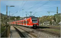 DB 425 812-5 from Singen to Stuttgart in Engen.
07.04.2011
