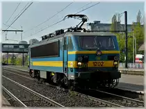 HLE 1202 is running alone through the station Antwerpen Nooderdokken on April 24th, 2010.