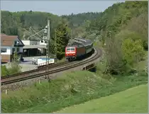 DB 120 125-0 with the IC 185 from Stuttgart to Z�rich by Engen.
22.04.2011