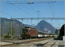 BLS Re 4/4 163  Grenchen  with a Golden Pass RE in Leissigen.
09.04.2011