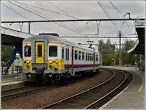 AM 73 706 is entering into the station La Louvi�re Centre on September 12th, 2009. 