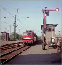 The DB 142 226-8 in Dresden Neustadt.
19.05 .1992