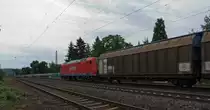 185 176-5 der DB Railion mit einem gemischten G�terzug, f�hrt 11.08.2011 auf der rechten Rheinstrecke Richtung S�den, hier kurz vor  Unkel.