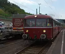 Uerdinger railcar set 798 752-2 and 798 760-5 (two motors) Kasbachtalbahn (owned by the Eifel Bahn) runs on 21.08.2011 by the complainant Linz / Rhine towards Kalenborn.