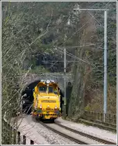 . CFL 791 (Plasser & Theurer Ballast Distributing and Profiling Machine NSP 2010 SWS N� 99829225791-7) is entering into the tunnel F�ischterhaff near Goebelsm�hle on November 16th, 2011.