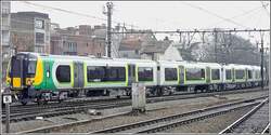 De gloednieuwe Desiro (klasse 350 245) van London Midland, die de bestaande klasse 321 op de route Londen-Birmingham/Crewe vervangt, is op 27 februari 2009 onderweg bij Gent St Pieters (B) naar het