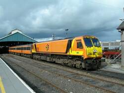 GM CC 205 mit dem Zug 14.20 nach Dublin in Limerick   04.10.2006