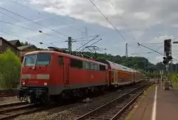 111 079-0 z RE 9 (Rhein-Sieg-Express) Aachen - Kolonia - Siegen w dniu 03.08.2012 na wjeździe do stacji Betzdorf (Sieg).