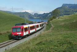 Einer der neuen Travys Domino bei Charbonières im Vallée de Joux.