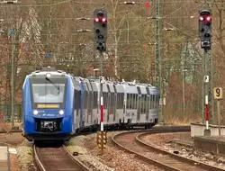 De VLEXX 622 419 rijdt op 3 april 2015 het station Sankt Wendel/Saar binnen.