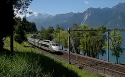 En el mismo lugar en verano: TGV de París a Brig.