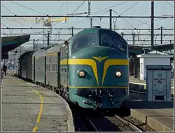 La locomotora histórica PFT-TSP 202.020 (antigua CFL 1602) encabeza el tren especial 