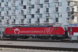 Lok 383 109 pushing its Train into Vienna Central Station.