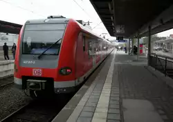 Nowy 423 017-3 na lotnisko w Leinfelden (S-Bahn Stuttgart).