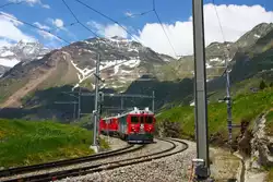 28.06.2011   L'ABe 4/4 55 quitte Alp Grüm en descente à 6 % en direction de Tirano
