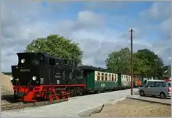 La RüBB 99 4011-5 avec un train local pour Göhren à Baabe.