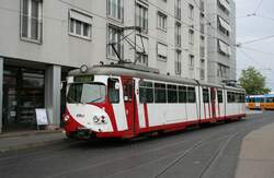 Linea 21 verso Handschuhsheim con OEG 107 (GT8 DUEWAG) il 13.07.2009 davanti alla stazione principale di Heidelberg.