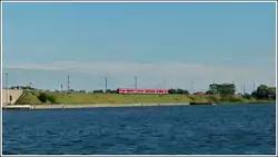 Ein DB Flirt fährt am 20.