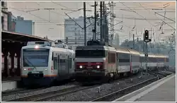 BB 15018 mit dem IC 96 „Iris“ und der SWEG 650-Doppeltriebwagen-Einheit fahren am 29.