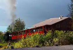 Brienz (CH) am 01.10.2011 um 9:45 Uhr fährt die kohlebefeuerte Lokomotive 6 der Brienz Rothornbahn (BRB) zum Rothorn.