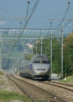 TGV von Paris nach Genf bei Vernier-Merin.