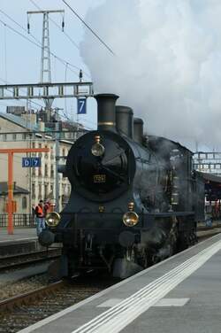 ¿Existe alguna locomotora de vapor que pueda ser más hermosa que la A 3/5 N° 705?   16.11.2008