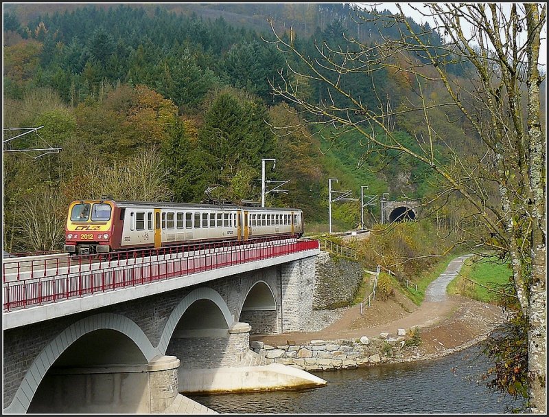 Z 2012 is crossing the Sûre Bridge near Michelau on October 26th, 2008.